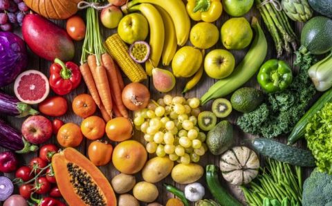 Dieta vegana é mais saudável que comer carnes e laticínios?
