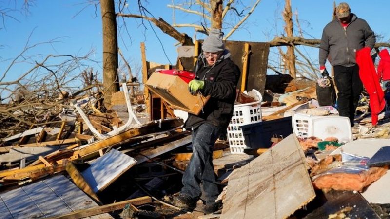 Tornados nos EUA: Kentucky vive ‘trauma indescritível’ enquanto tenta resgatar sobreviventes em cidades destruídas