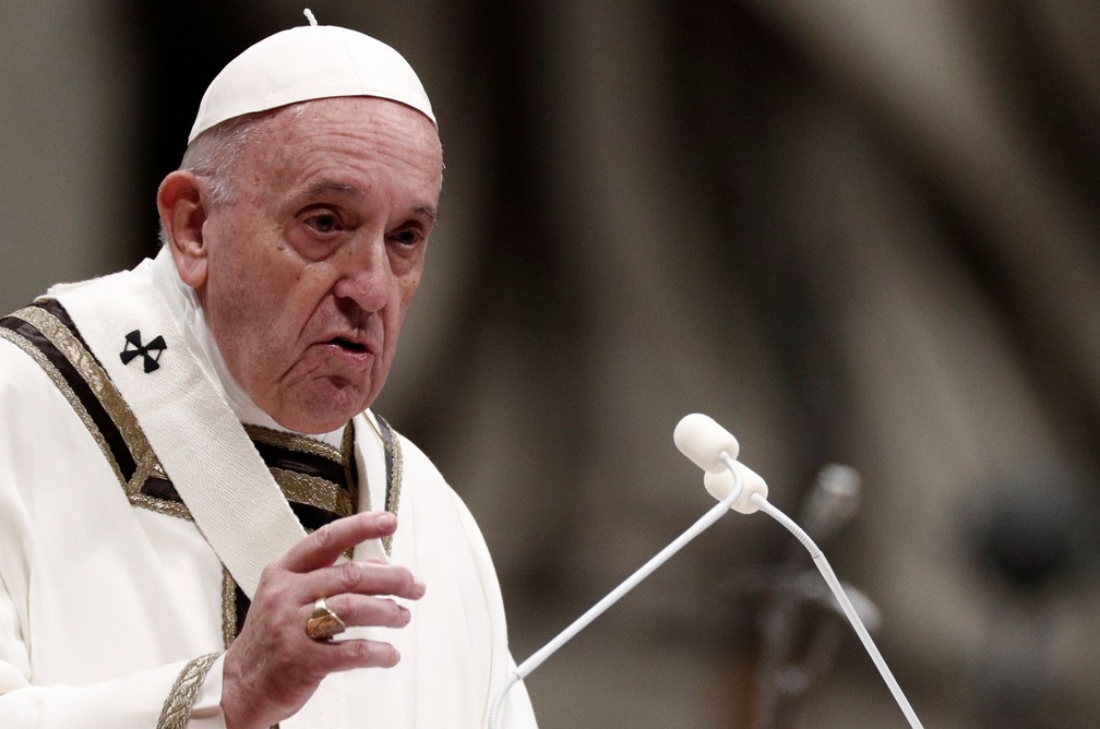 Papa Francisco pede gastos com educação, não com armas