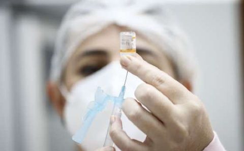 Ministro do STF decide que universidades podem exigir vacinação