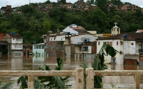 Chuvas na Bahia deixam 18 mortos, 19 mil desalojados e 72 municípios em emergência