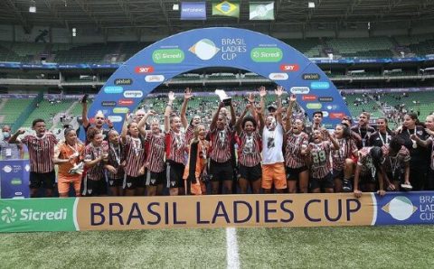 FUTEBOL FEMININO:   São Paulo vence clássico contra o Santos e conquista título da Ladies Cup