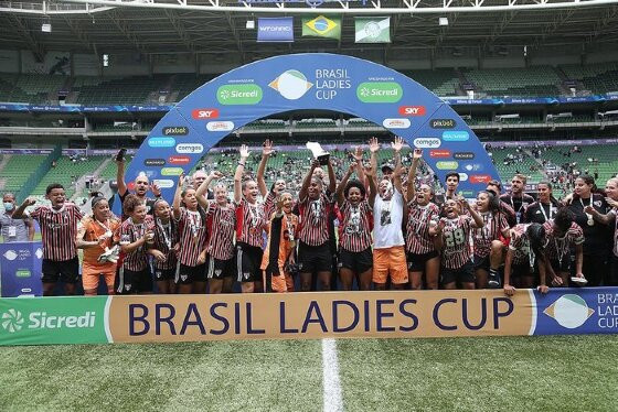 FUTEBOL FEMININO:   São Paulo vence clássico contra o Santos e conquista título da Ladies Cup