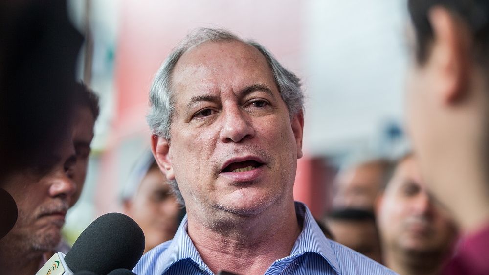 PF faz busca e apreensão em casa de Ciro Gomes; ex-ministro diz que ação é ataque à pré-candidatura