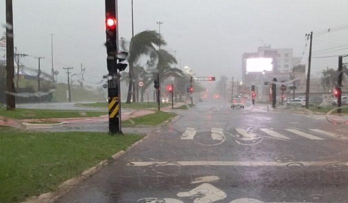 MT:  VEJA CIDADES: 60 municípios de Mato Grosso estão em alerta de temporal