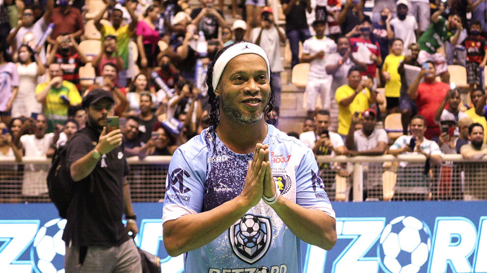 Cuiabá: jogo beneficente com Ronaldinho Gaúcho arrecadou 20 toneladas de alimentos para famílias