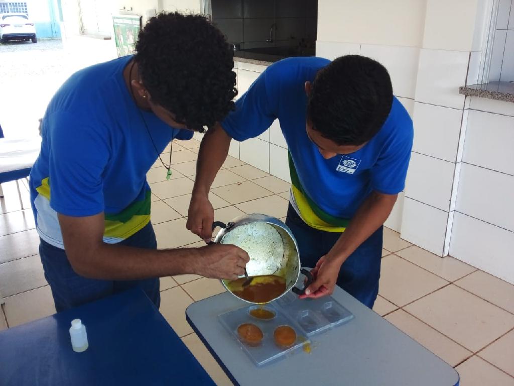 Alunos da Escola Estadual Filogônio Corrêa vencem mostra científica com projeto de óleo de pequi