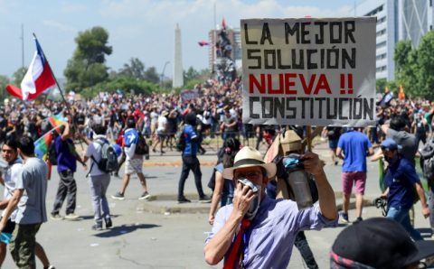 Intervenção em praça de Santiago expõe polarização a 2 dias da eleição no Chile