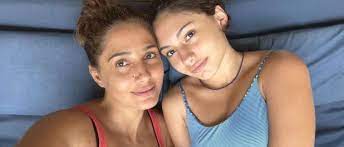 Camila Pitanga aparece com filha adolescente em foto rara e beleza da jovem rouba a cena