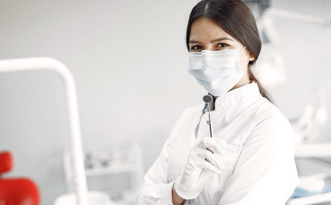 UTIs Covid-19: Cirurgiões-Dentistas previnem infecções que começam na boca e podem levar à morte