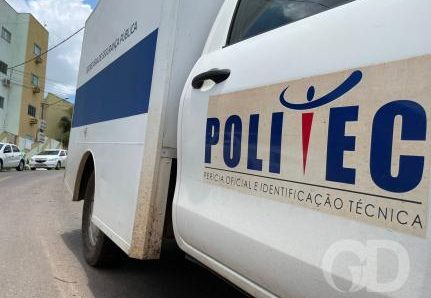 CAUSA NATURAL:   Mulher chega em casa e encontra o irmão morto caído no chão