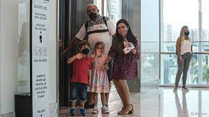 Flagra de Thais Fersoza com filhos em shopping choca atriz e surpreende web.