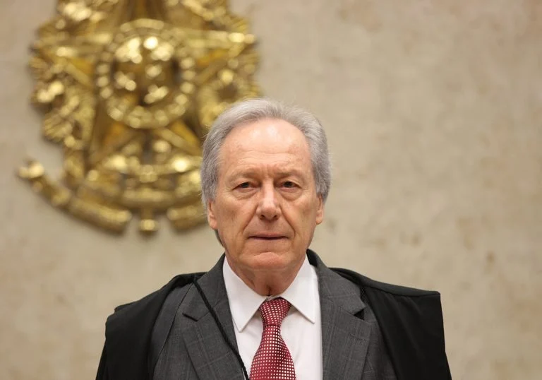 STF dá cinco dias para governo explicar prescrição para vacinação de crianças