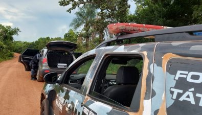 FRONTEIRA:   Cães farejam 67 kg de cocaína em fundo falso de carrão; traficante é preso