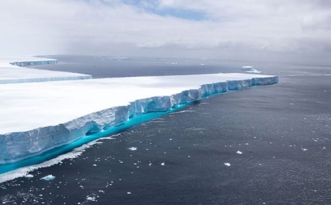 Derretimento do maior iceberg do mundo liberou quase 50 vezes consumo de água do Brasil por dia