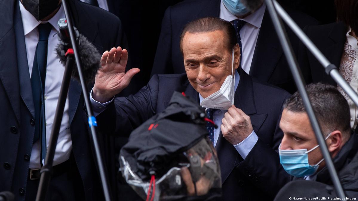 De olho na presidência, Berlusconi volta à cena na Itália