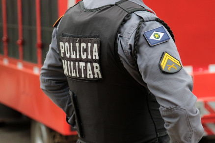Polícia Militar prende homem com fuzil, radiocomunicadores e munições no interior de MT