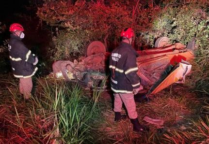CAPOTOU NA PISTA: Acidente envolvendo 4 veículos mata motorista na MT-235