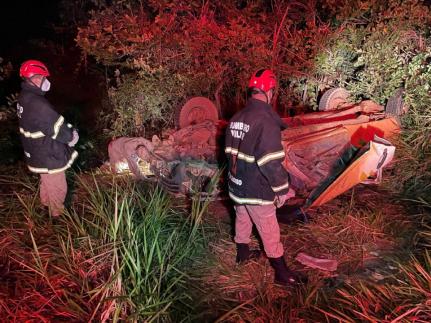 CAPOTOU NA PISTA: Acidente envolvendo 4 veículos mata motorista na MT-235