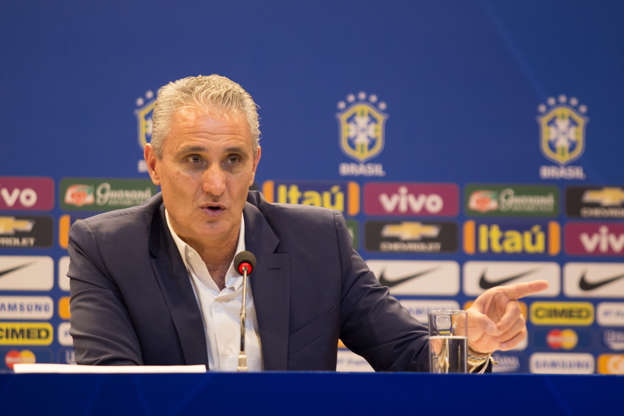 Tite convoca seleção brasileira com Daniel Alves e sem Neymar