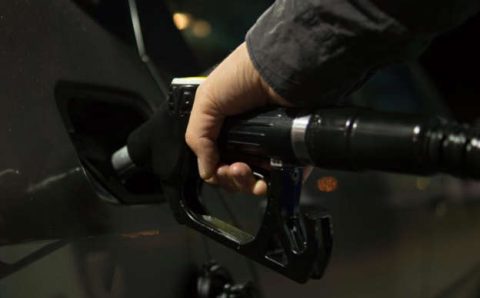 Presidente do Senado quer votar projeto sobre preço de combustíveis