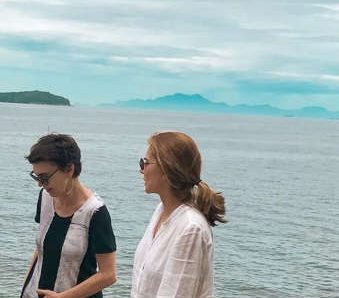Assumidas: Maitê Proença e Adriana Calcanhotto aparecem juntas em fotos