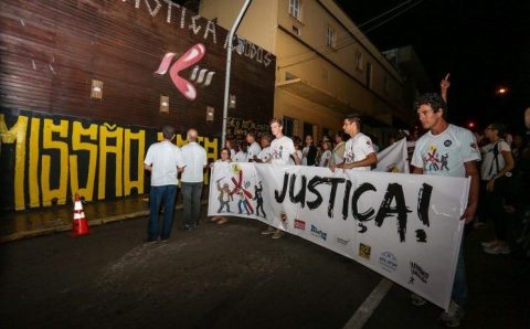 Incêndio da Boate Kiss completa 9 anos com famílias em silêncio