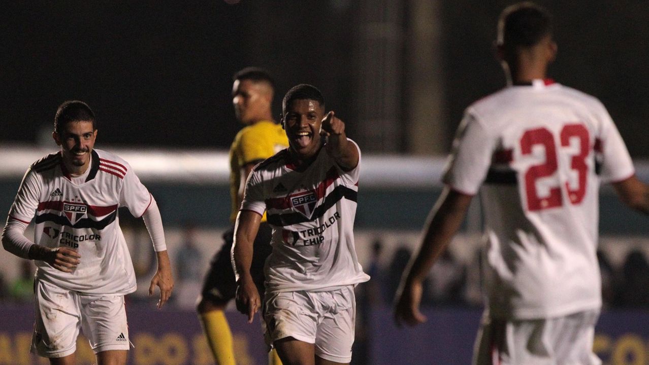 Jogos de hoje: confira partidas de futebol deste sábado (15/01)