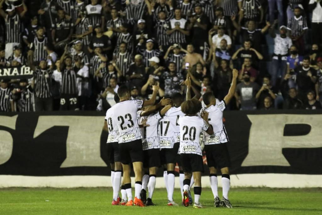 Apesar de classificação, Diogo Siston cita erros do Corinthians no duelo com River-PI
