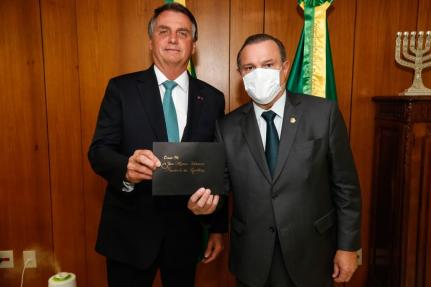 Senador de MT é cotado para assumir liderança de Bolsonaro no Senado