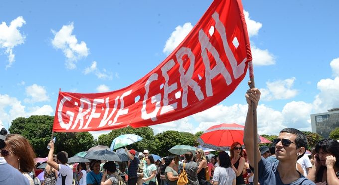 Após anunciar greve geral, sindicatos buscam apoio no Congresso Nacional