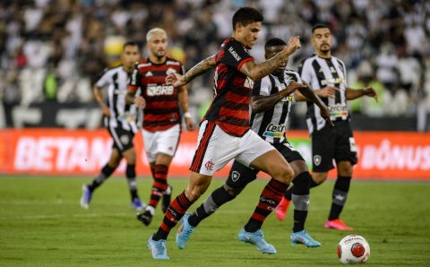 Paulo Sousa rasga elogios a Lázaro, joia do Flamengo