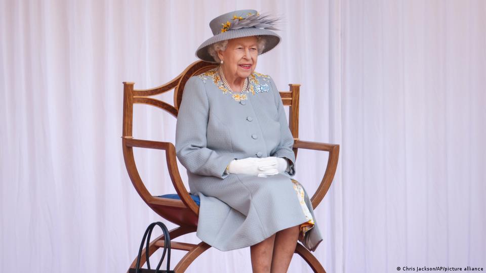 Rainha Elizabeth 2ª completa 70 anos no trono do Reino Unido