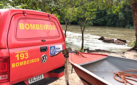 Bombeiros fazem buscas por homem que teria caído no rio Teles Pires no Nortão
