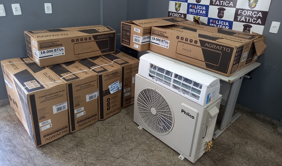 FURTADOS:  PM encontra 15 ares condicionados e 14 compressores de ar com identificação da Prefeitura em terreno baldio