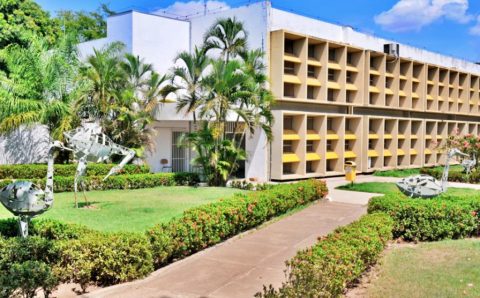 MT:  Após queixa de comida estragada, vigilância visita R.U. e lanchonetes