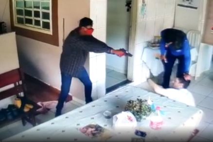 Bandidos armados agridem família durante assalto em MT