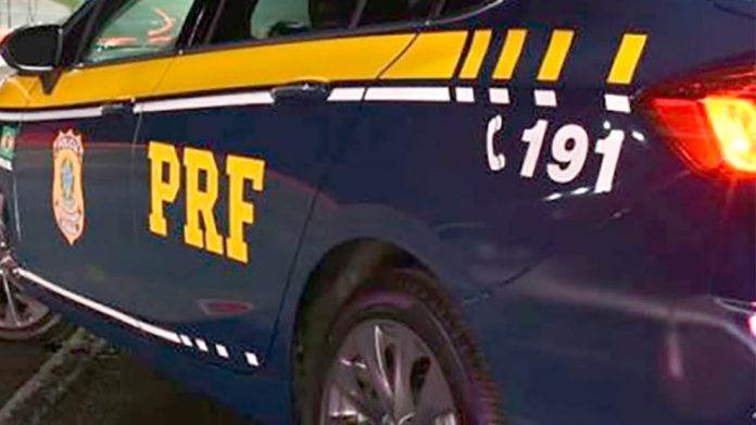 Motorista morre na colisão entre carretas