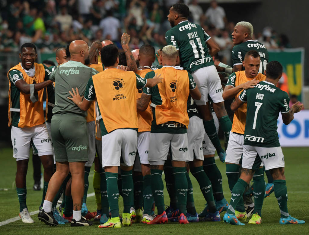 Palmeiras bate Athletico-PR e consolida hegemonia continental com inédita Recopa