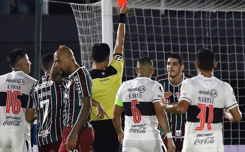 André lamenta protesto em aeroporto após eliminação do Fluminense na Libertadores