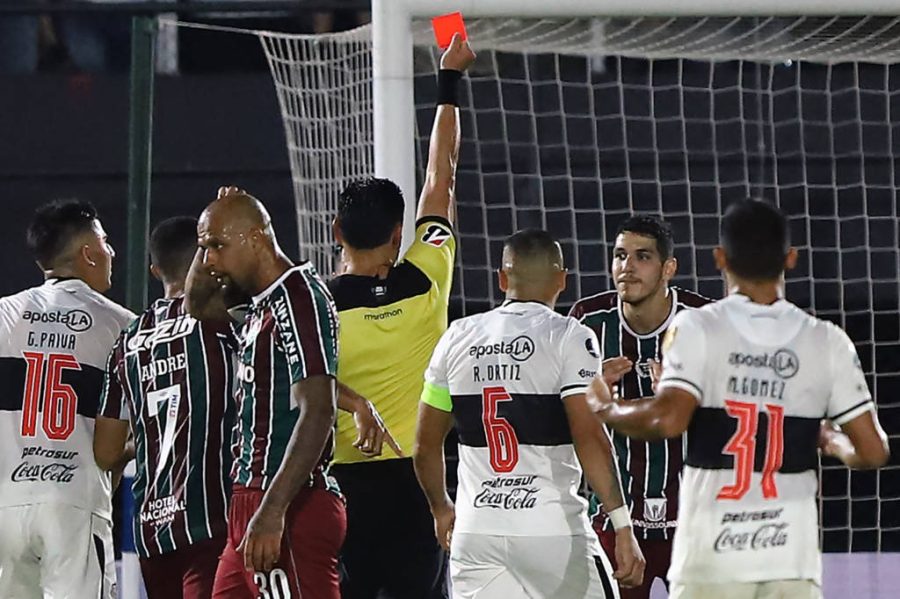 André lamenta protesto em aeroporto após eliminação do Fluminense na Libertadores