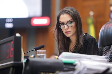 EM ROTA DE COLISÃO:  Janaina quer conversar com Emanuel sobre candidatura