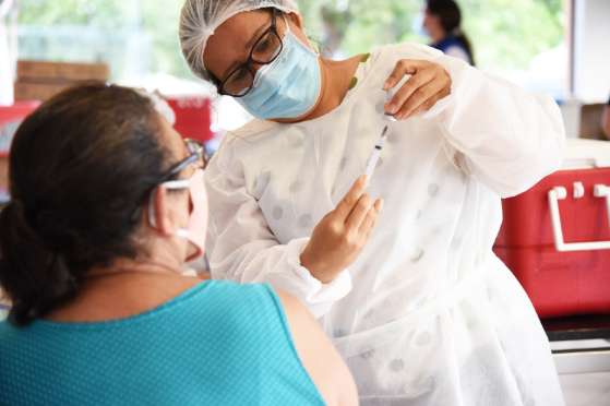 MT: ASTRAZENECA:  MT tem 63,7 mil doses a vencer e libera 4ª aplicação para idosos