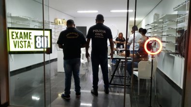 Polícia flagra optometrista fazendo exame de vista em Cuiabá