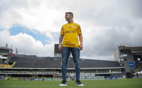 Novo reforço do Santos, Fernández fala sobre seu estilo: “Jogo no meu limite”