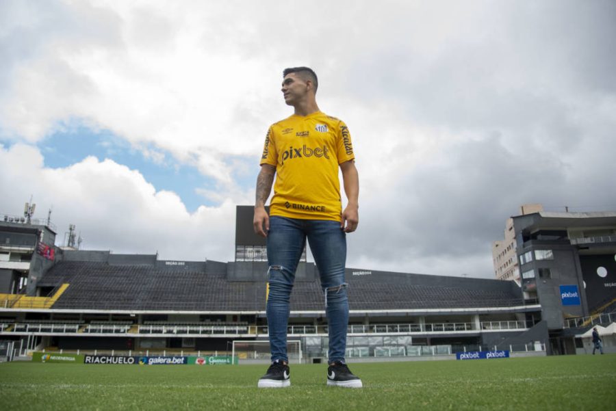 Novo reforço do Santos, Fernández fala sobre seu estilo: “Jogo no meu limite”