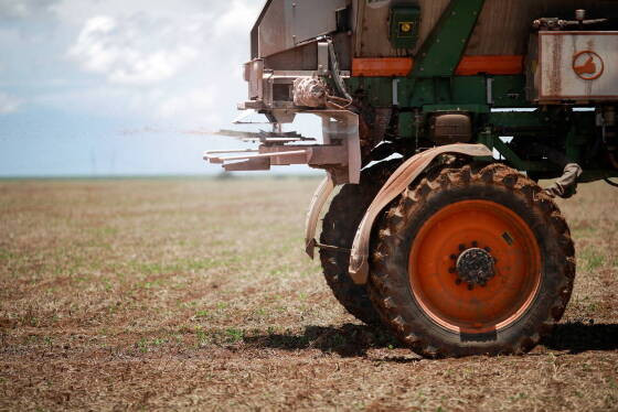 GUERRA NA UCRÂNIA:   Projetos frustrados e falta de planejamento explicam dependência do Brasil de fertilizantes