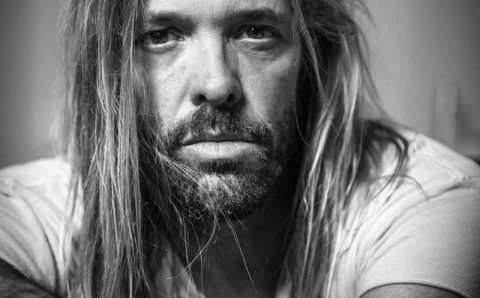 LUTO:  Show do Foo Fighters no Lollapalooza é cancelado após morte de baterista