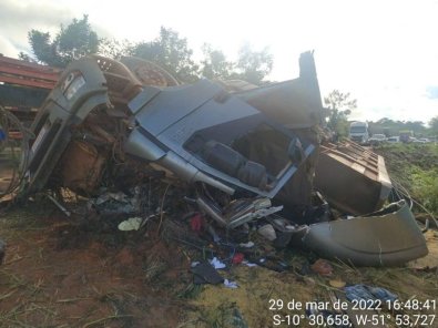 Motorista fica preso em cabine de caminhão e morre em MT