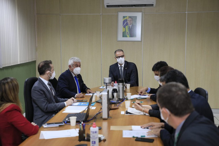 Ministro do MCTI debate desenvolvimento e produção de vacinas nacionais na ANVISA